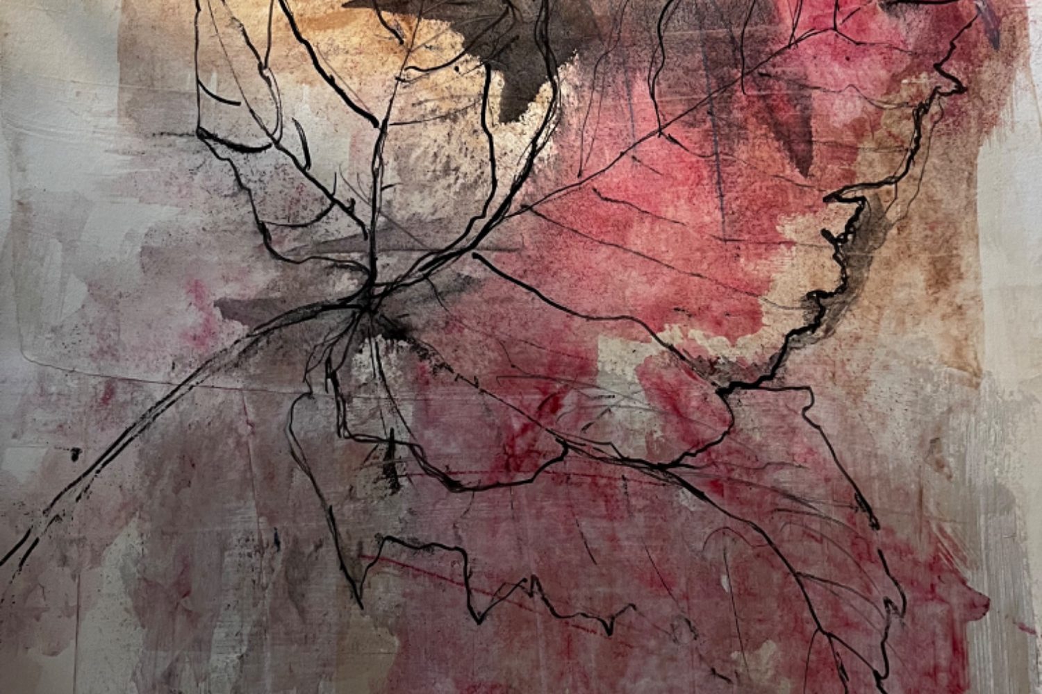 Kunstwerk mit Tusche von einem Ahornblatt